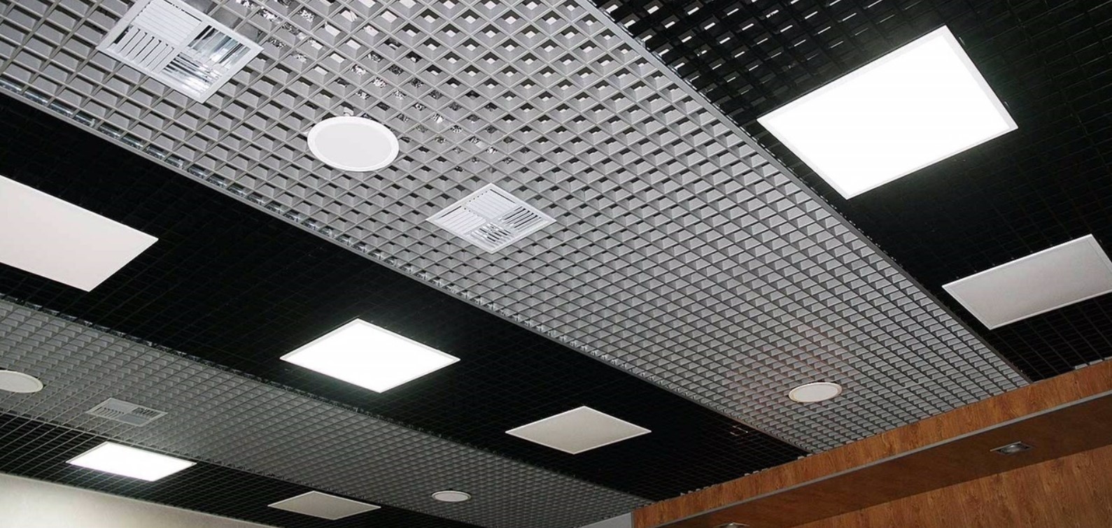 Как сделать световые линии на потолке и стенах?